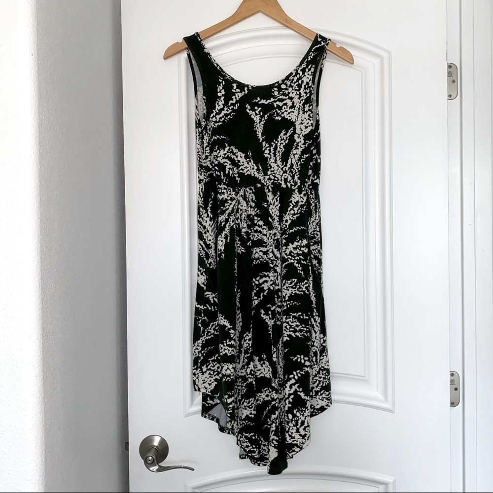 A-Line Womens sundress. Green and cream. Size petite small.